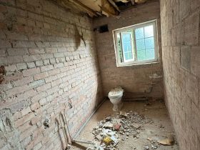 Toilet & Bath
